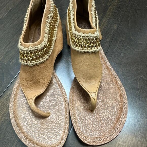 𝅺EUC Tory Burch Sandals, Tan/Brown with Gold chain Accent, Size 8 - Picture 4 of 7